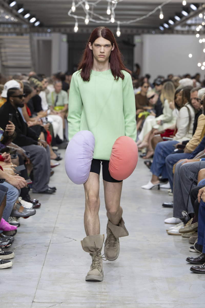 JW Anderson man lente zomer 2025 - Photo courtesy of JW Anderson