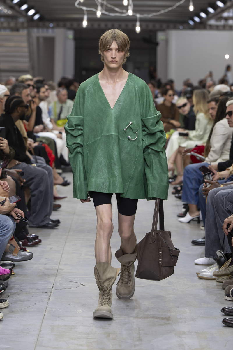 JW Anderson man lente zomer 2025 - Photo courtesy of JW Anderson