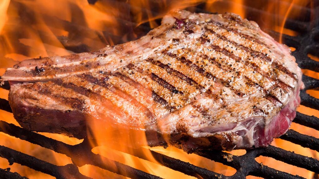 Zo bereid jij gegrilde bavette en rib eye op de barbecue