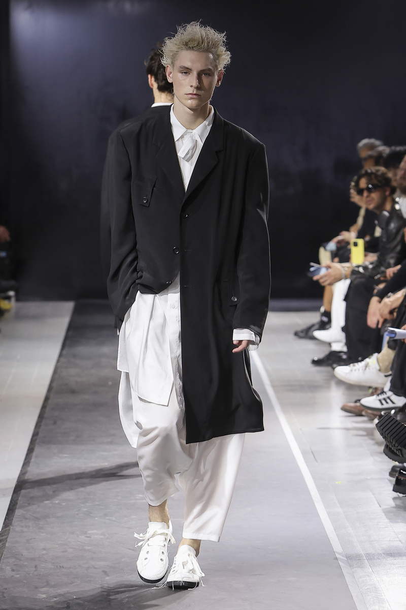 Yohji Yamamoto lente zomer 2025 - Photo courtesy of Yohji Yamamoto