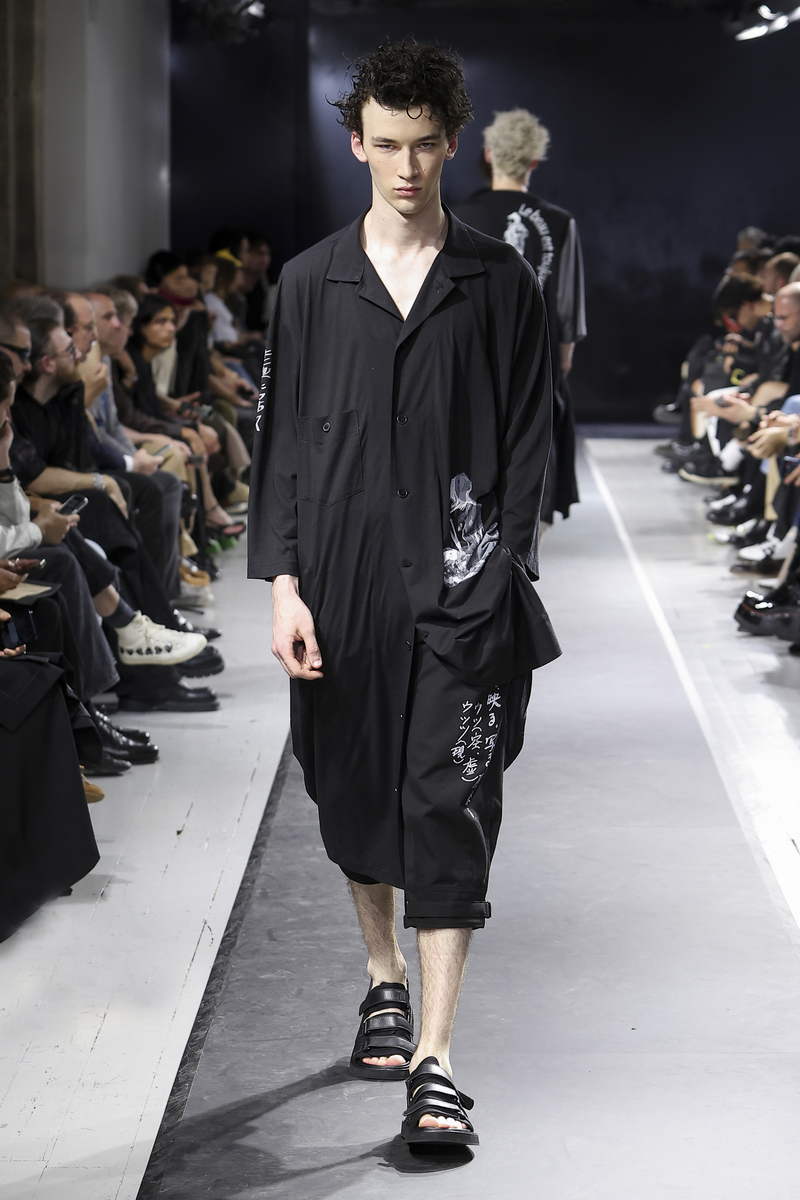 Yohji Yamamoto lente zomer 2025 - Photo courtesy of Yohji Yamamoto