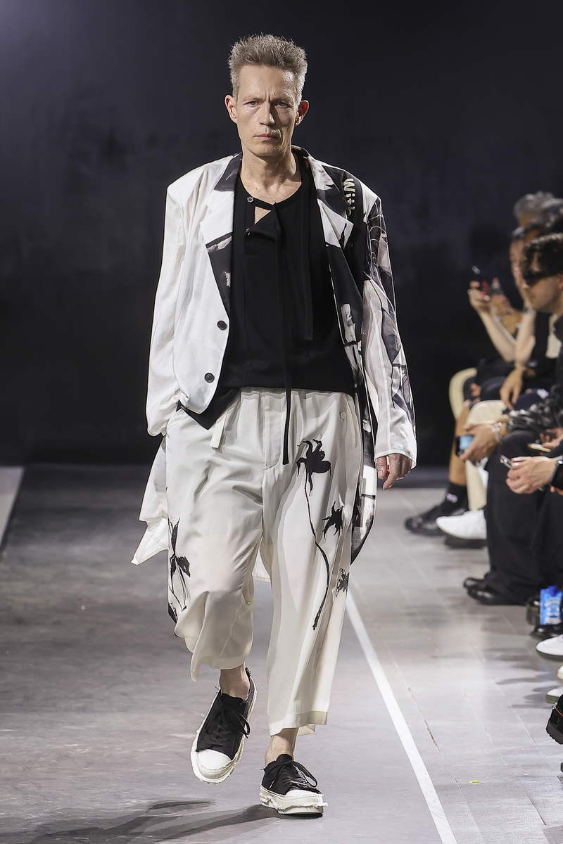 Yohji Yamamoto lente zomer 2025 - Photo courtesy of Yohji Yamamoto