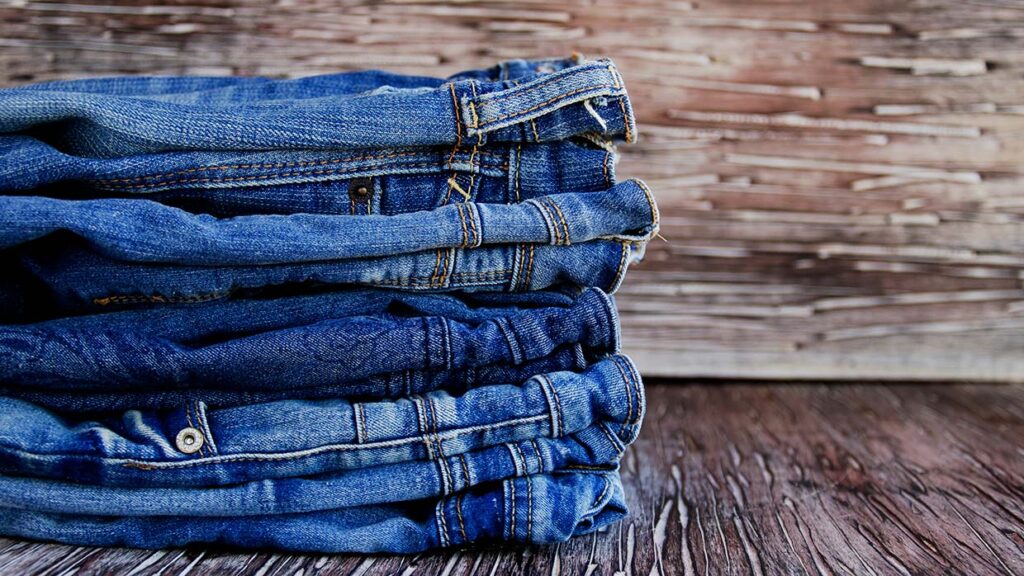 Dit zijn de nieuwste jeans trends voor mannen in 2024