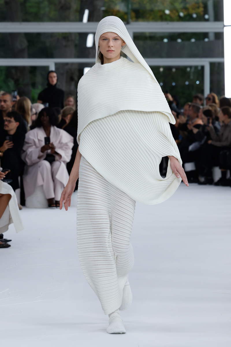 Issey Miyake lente zomer 2025 - Photo courtesy of Issey Miyake